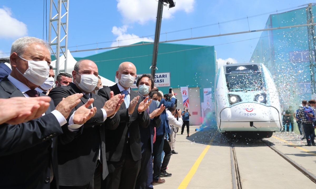 Milli Elektrikli Tren Raylara İndi